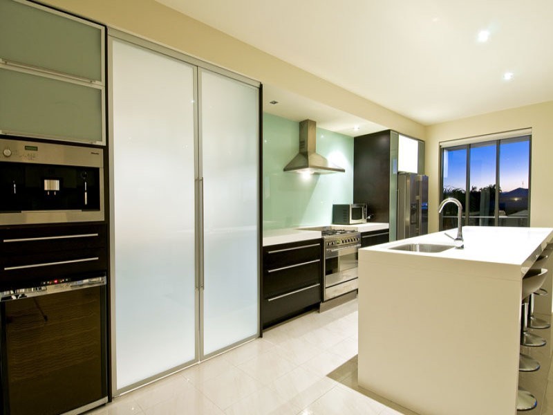 contemporary style kitchen