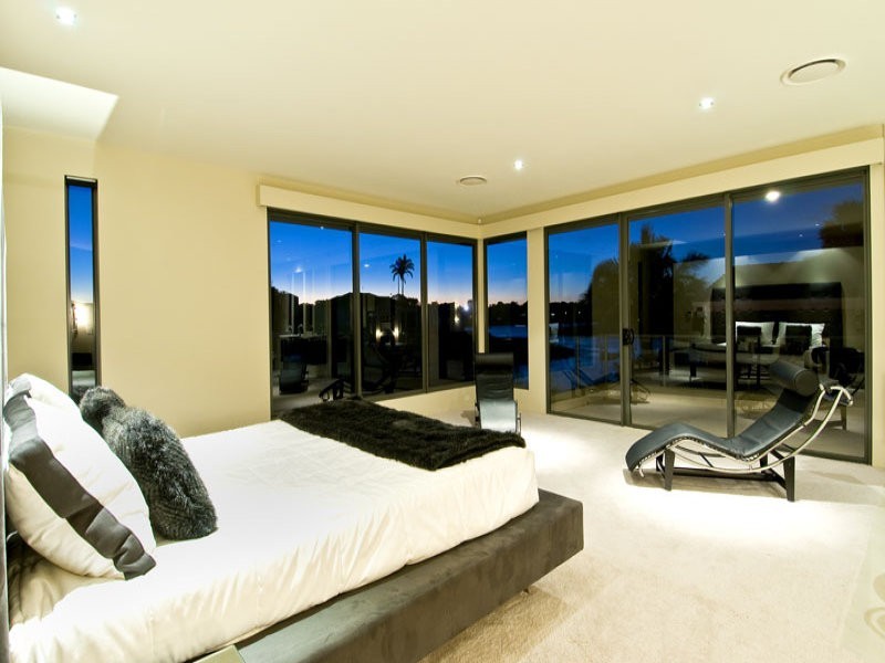 contemporary style bedroom