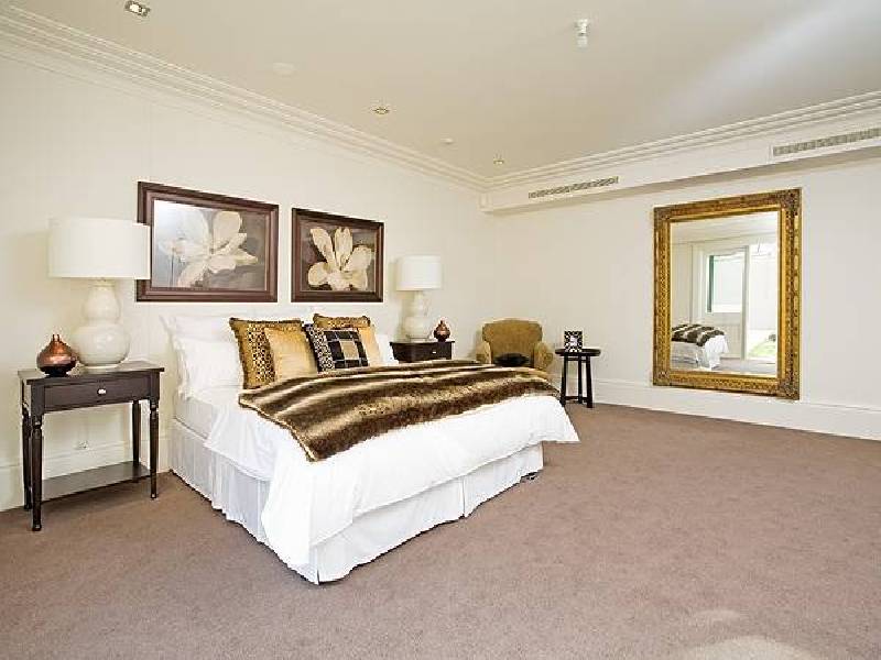 classic style bedroom
