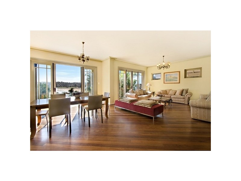 classic style dining room