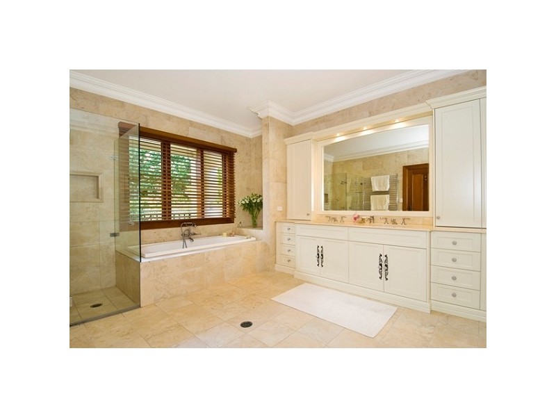 classic style bathroom