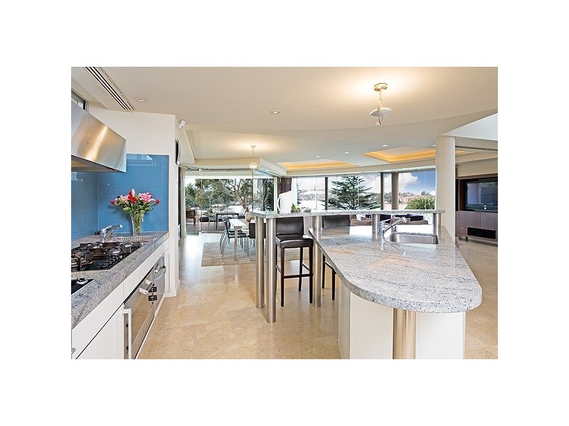 contemporary style kitchen