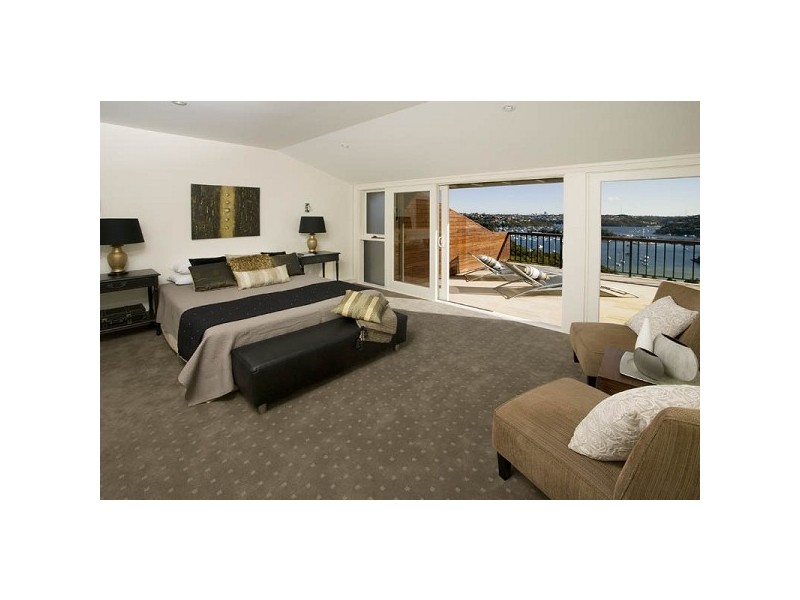 contemporary style bedroom