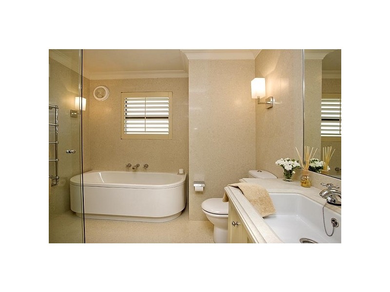 classic style bathroom