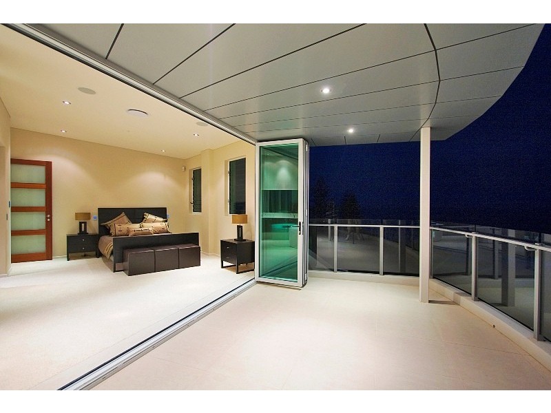 contemporary style bedroom