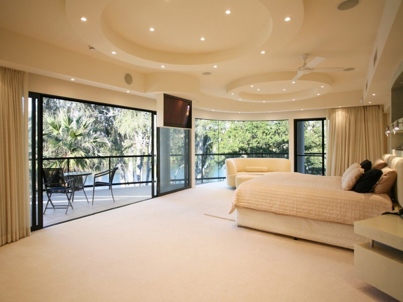 contemporary style bedroom