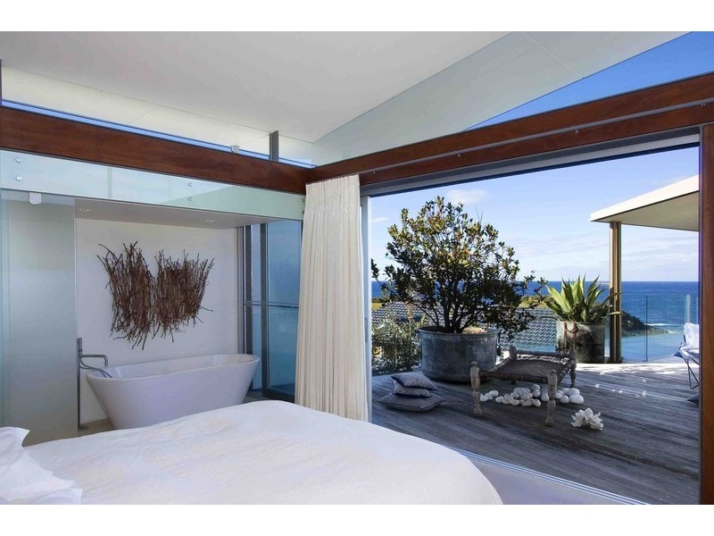 contemporary style bedroom