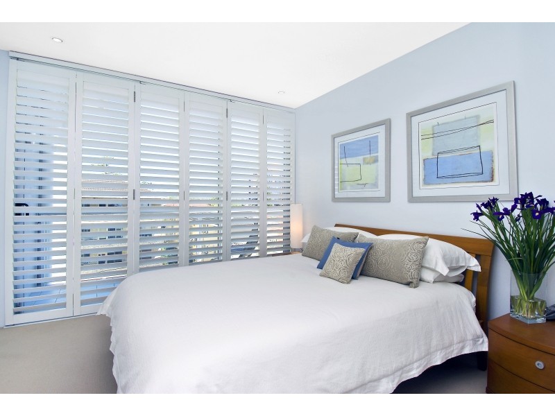 contemporary style bedroom