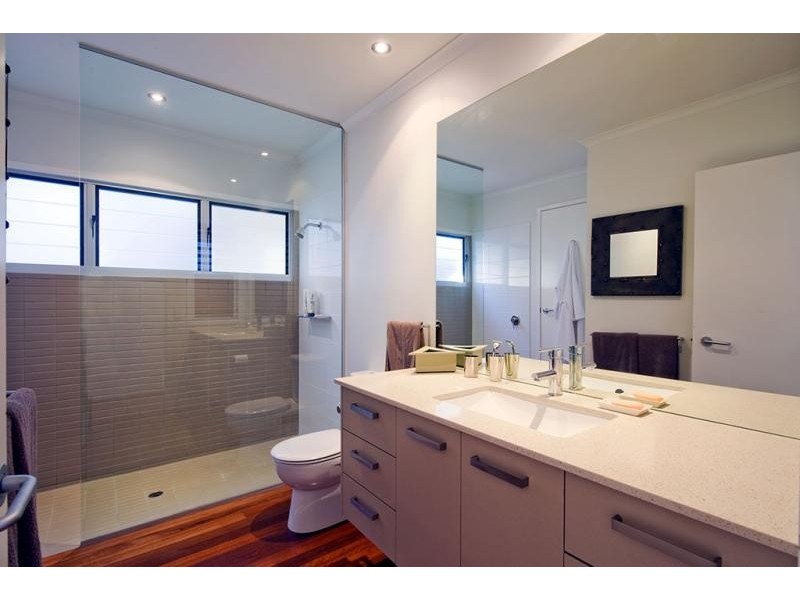 contemporary style bathroom