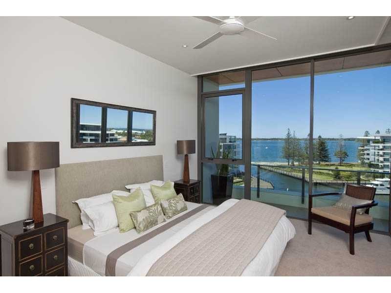 contemporary style bedroom