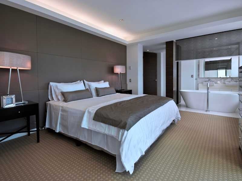 contemporary style bedroom