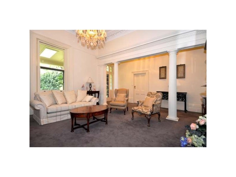 classic style living room