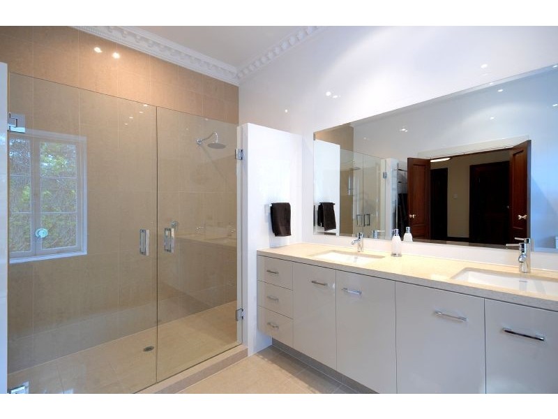 classic style bathroom