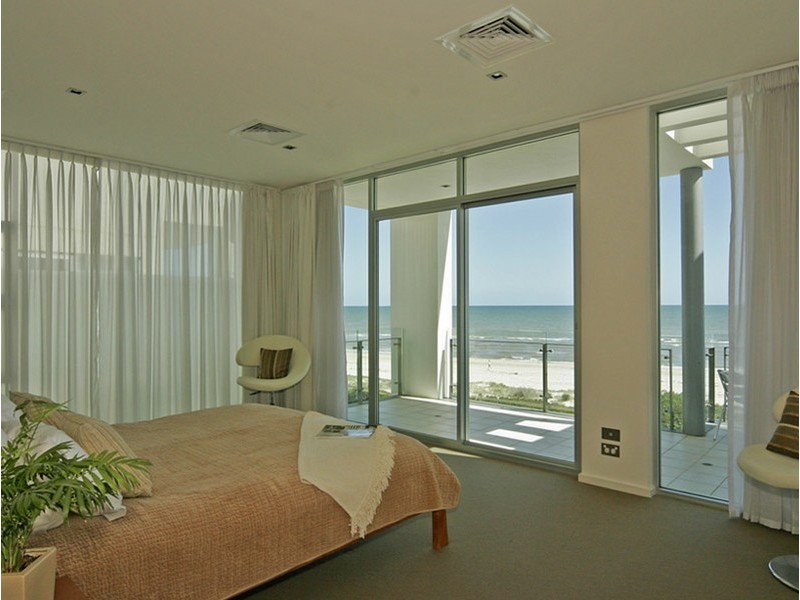 contemporary style bedroom