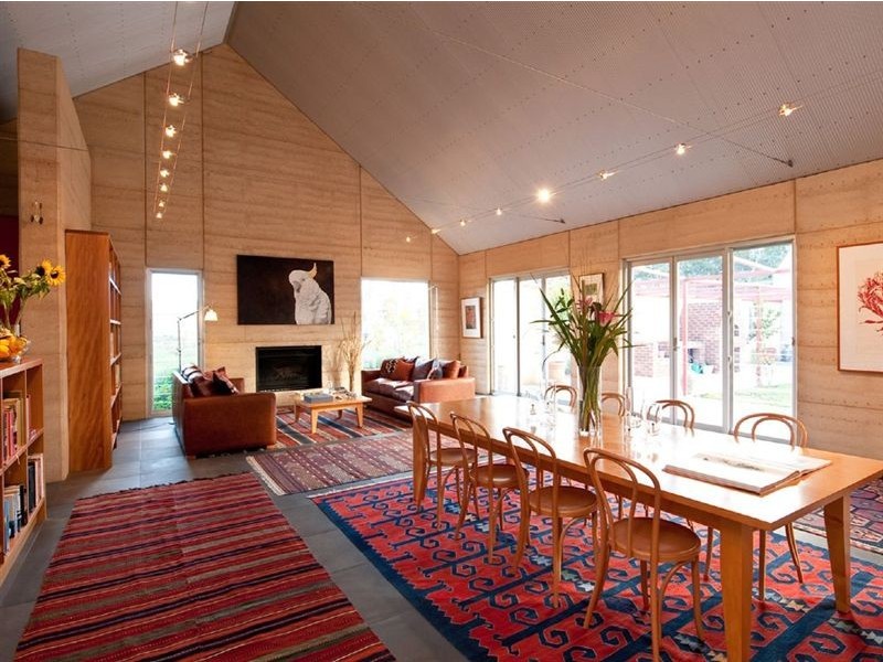 beach style style dining room