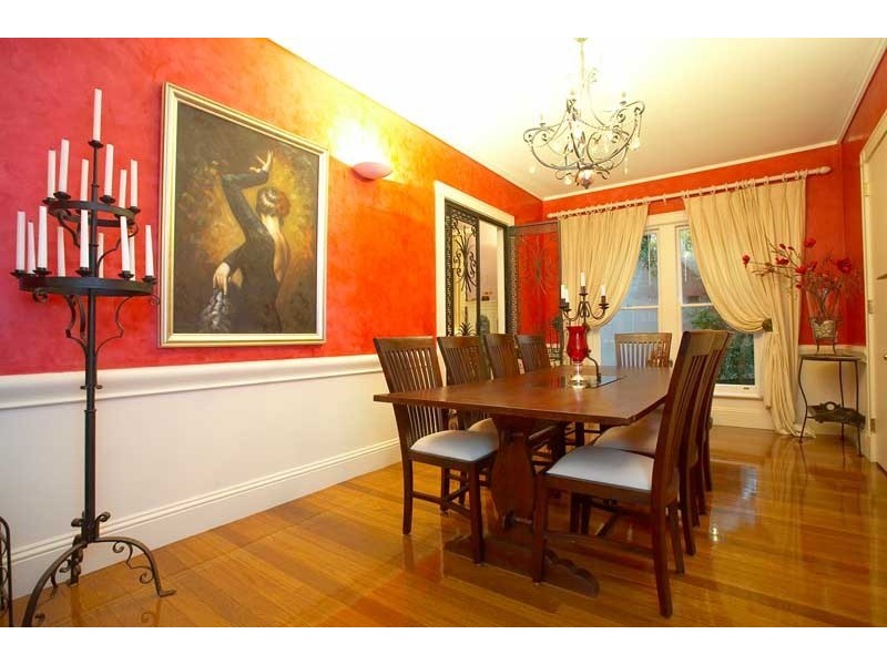 classic style dining room