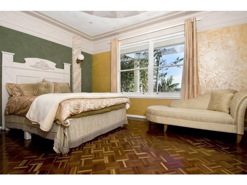 classic style bedroom