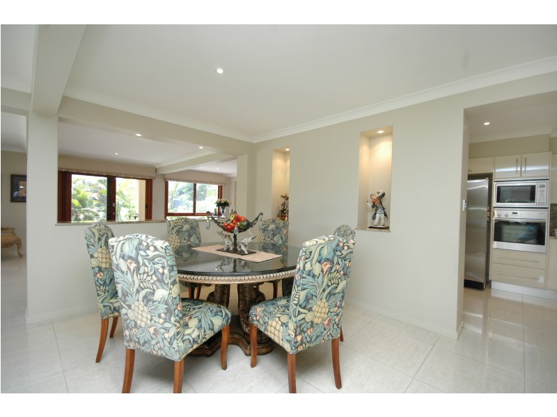 classic style dining room