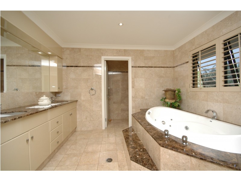 classic style bathroom