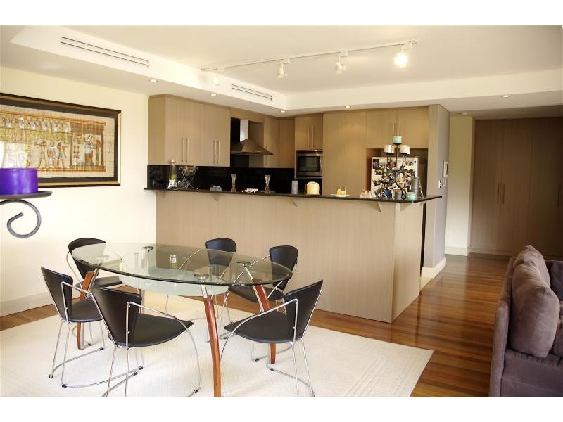 contemporary style dining room