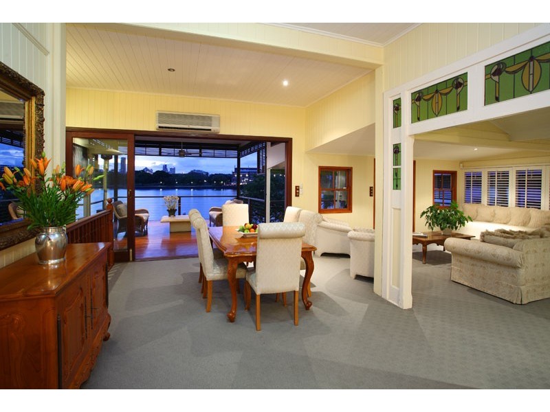 classic style dining room