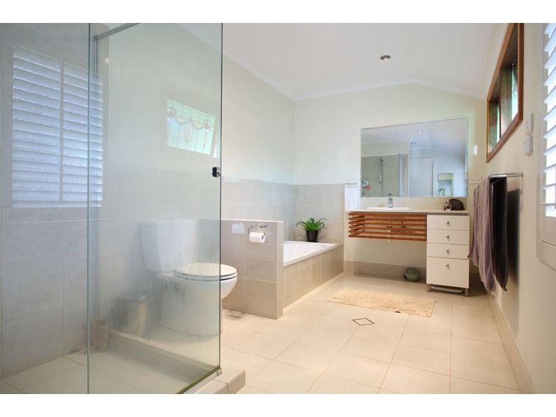 contemporary style bathroom