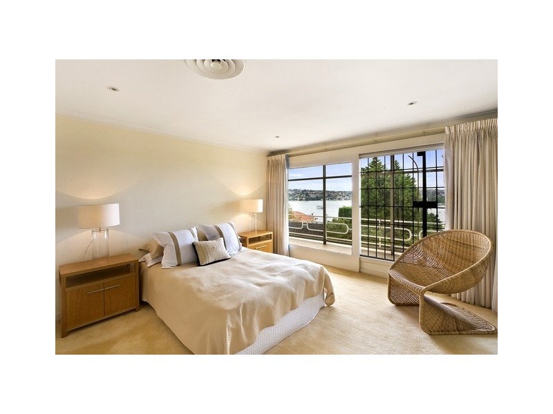 contemporary style bedroom