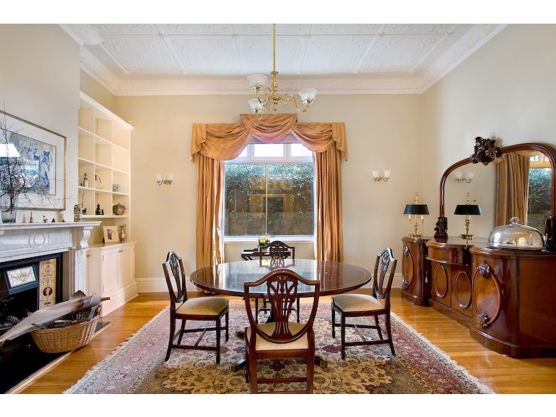 classic style dining room