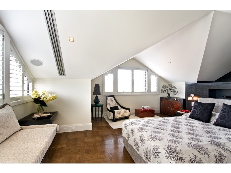 contemporary style bedroom