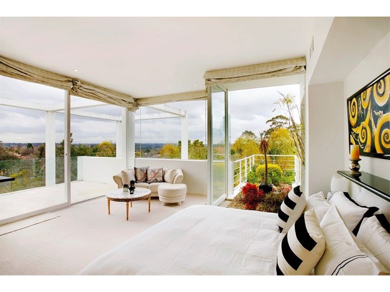 contemporary style bedroom