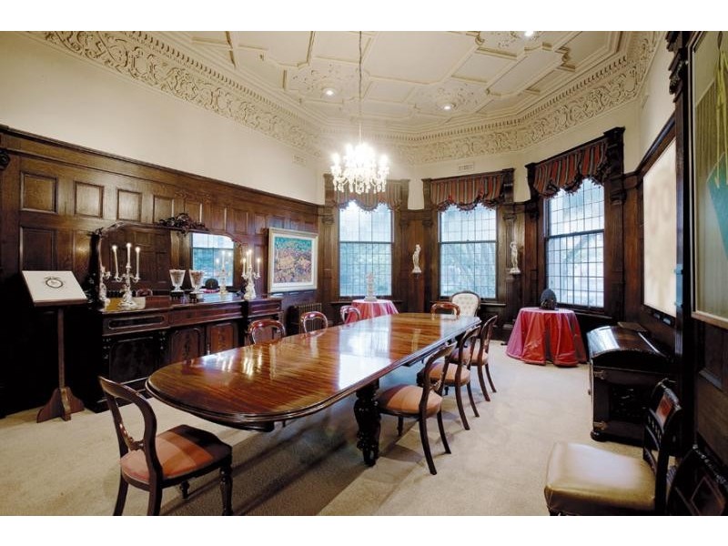 classic style dining room