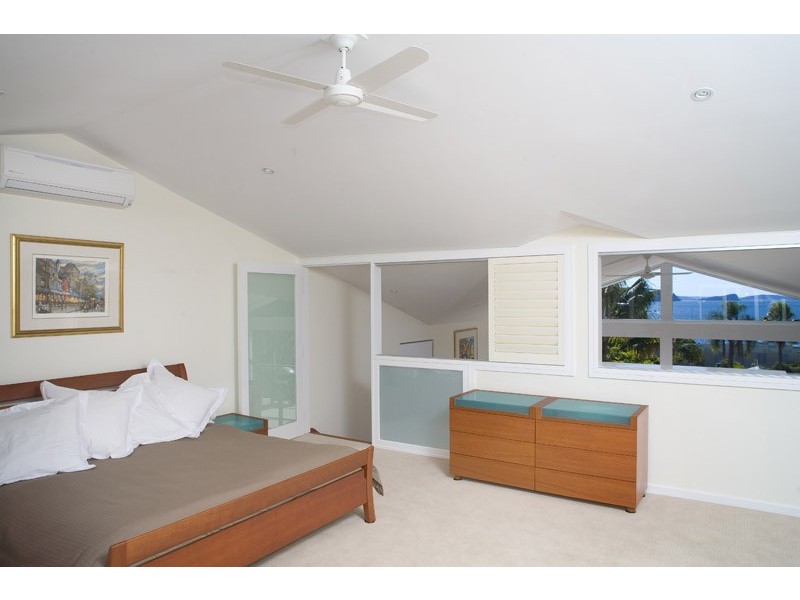 contemporary style bedroom