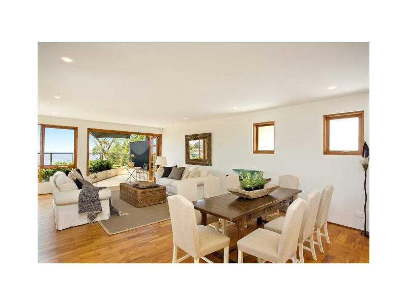 classic style dining room