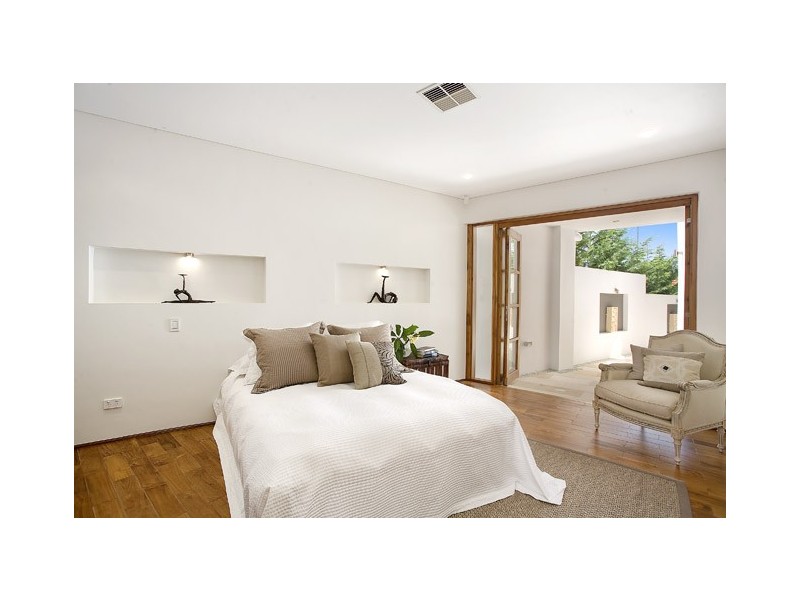 contemporary style bedroom