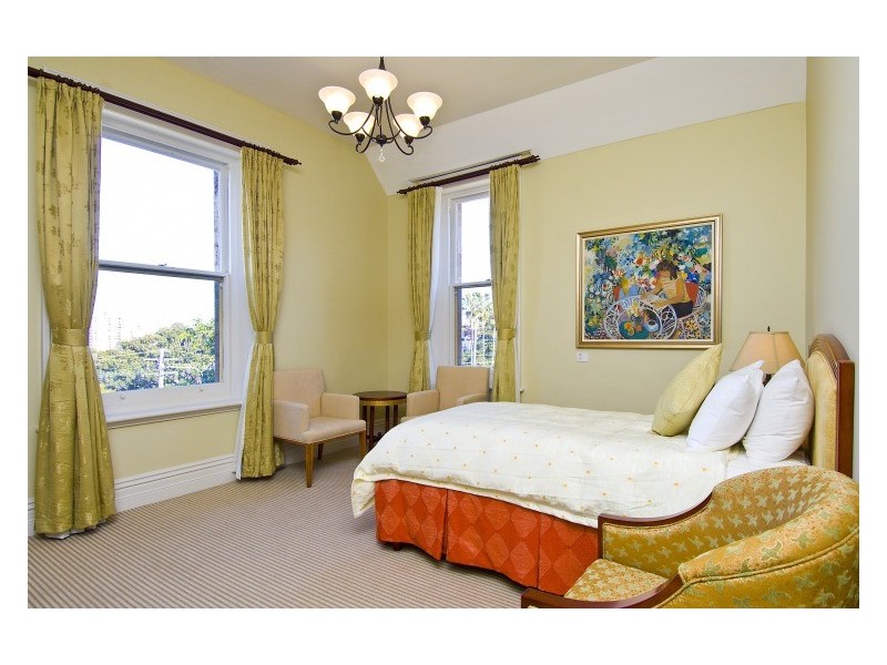 classic style bedroom