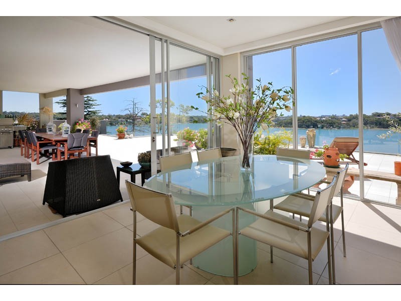 classic style dining room