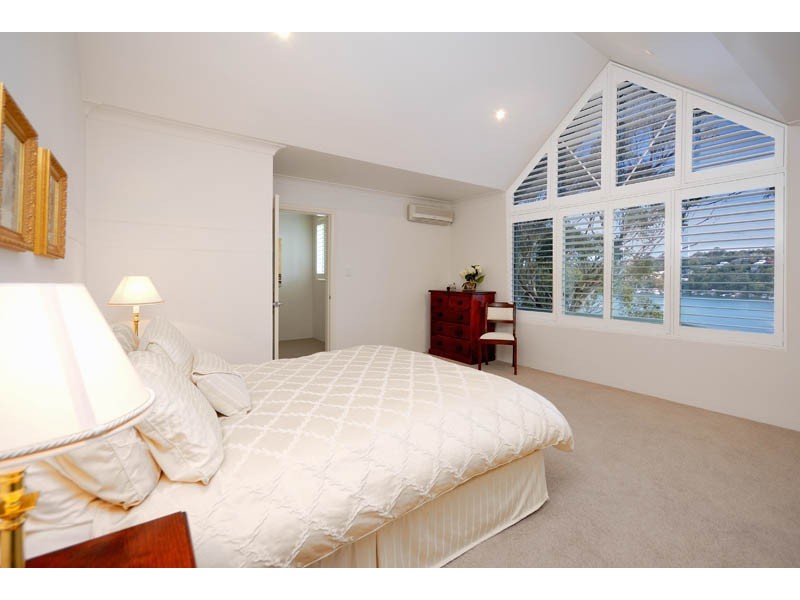 classic style bedroom