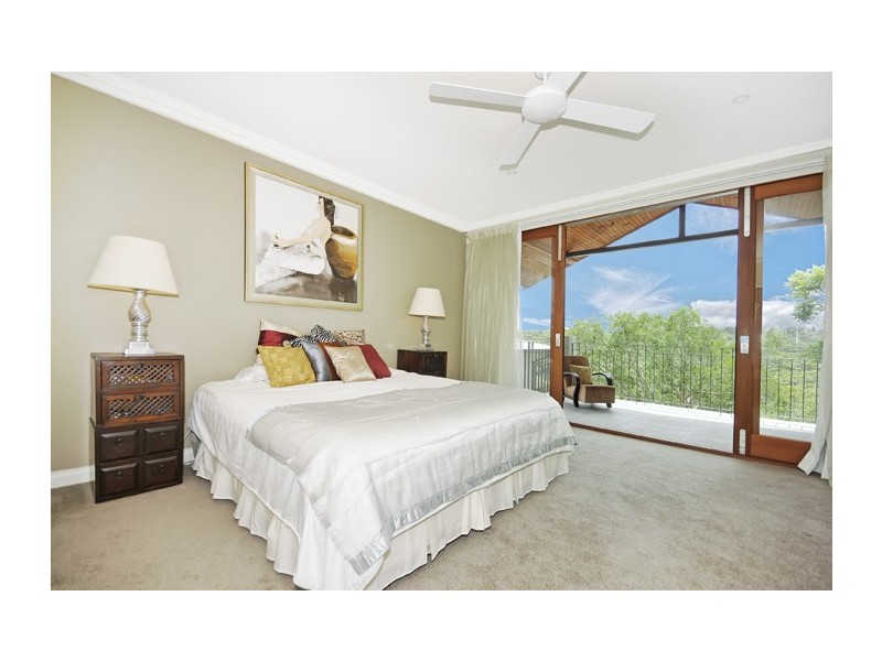 contemporary style bedroom