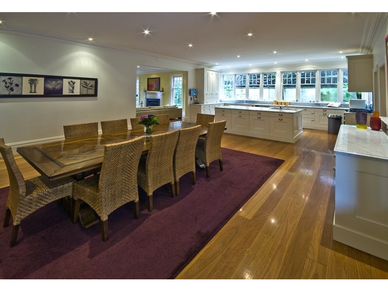 country style style dining room