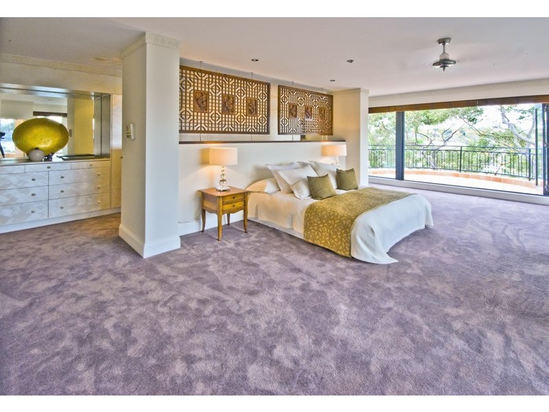 contemporary style bedroom