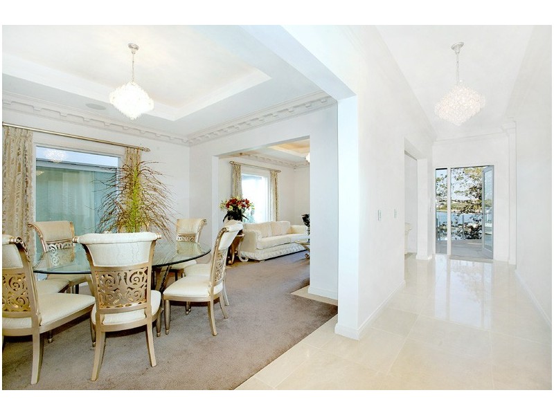 classic style dining room