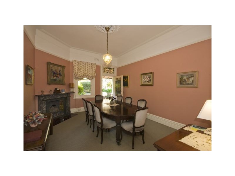 classic style dining room