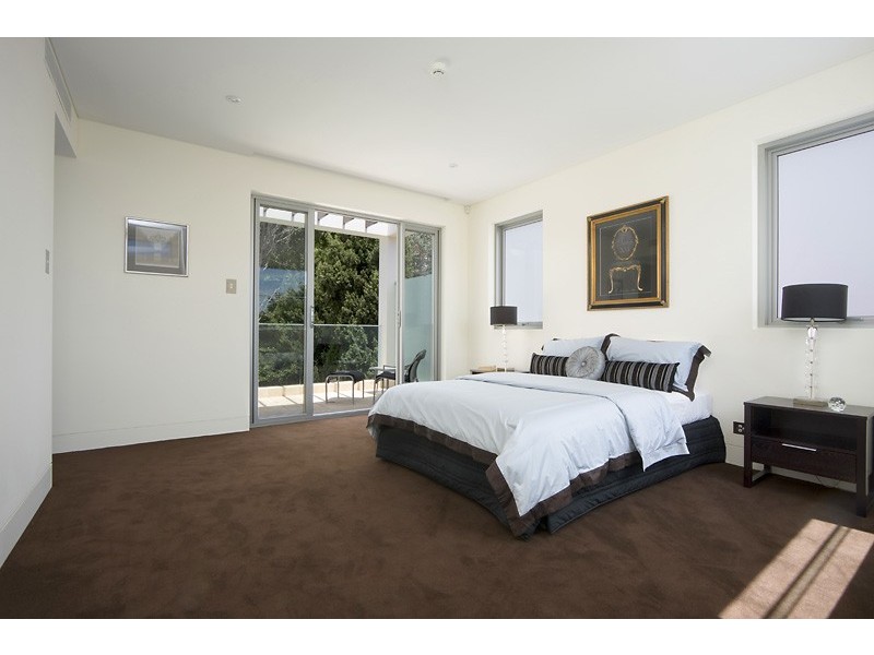 contemporary style bedroom