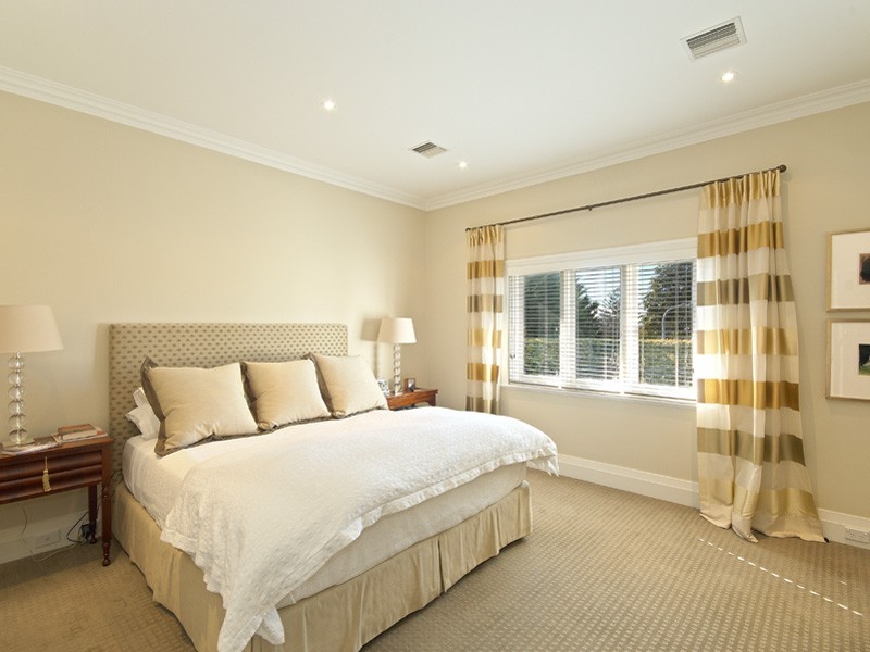 contemporary style bedroom