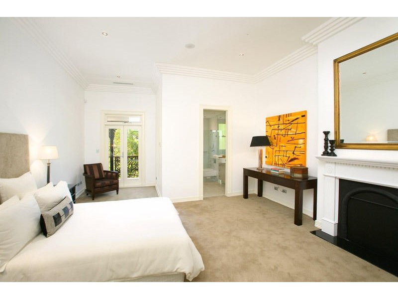 classic style bedroom