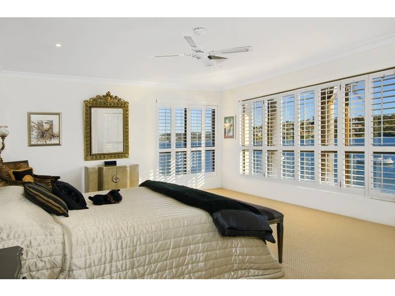 classic style bedroom