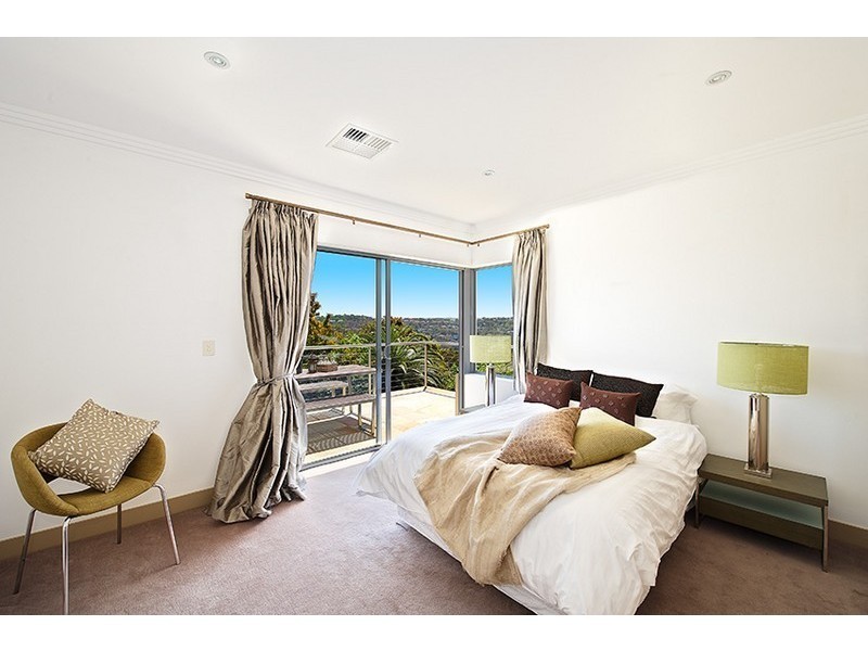 contemporary style bedroom