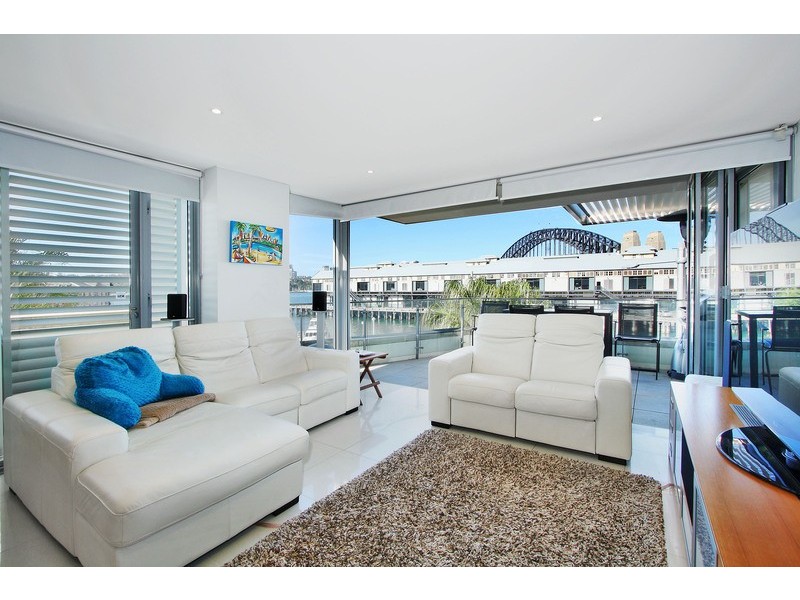 contemporary style living room