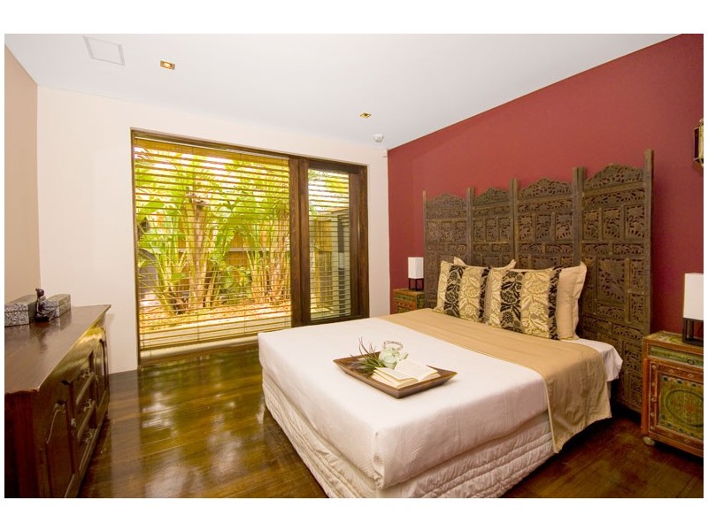 classic style bedroom