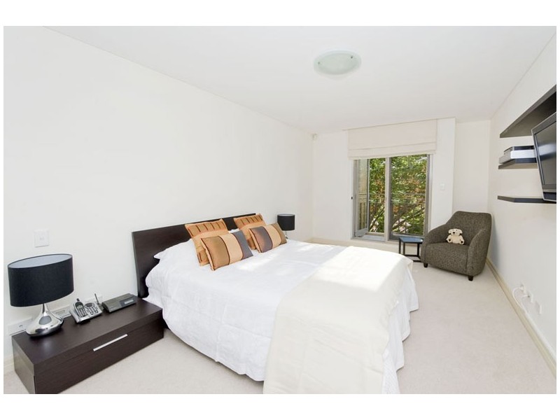 contemporary style bedroom